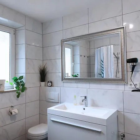 Platz Fuer Gruppen - 4 Schlafzimmer Mit Tv Lejlighed *