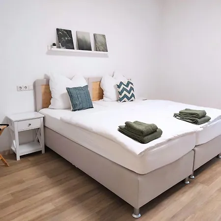 Platz Fuer Gruppen - 4 Schlafzimmer Mit Tv Ulm