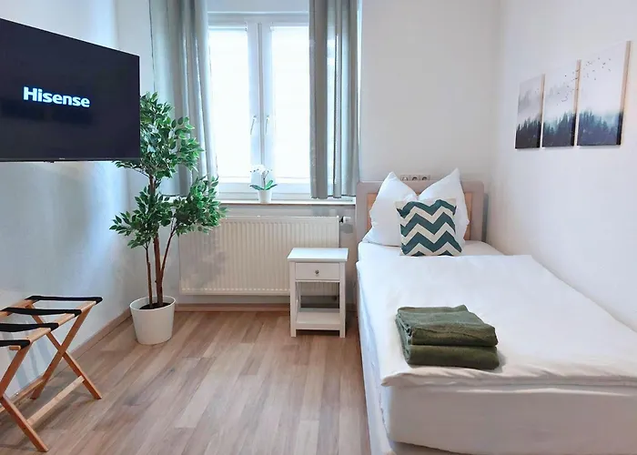 Platz Fuer Gruppen - 4 Schlafzimmer Mit Tv 公寓